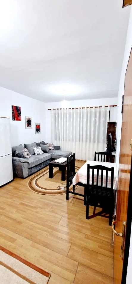 Tirane, jepet me qera apartament 2+1+Ballkon Kati 4, 80 m² 450 € (Rruga Bardhyl)