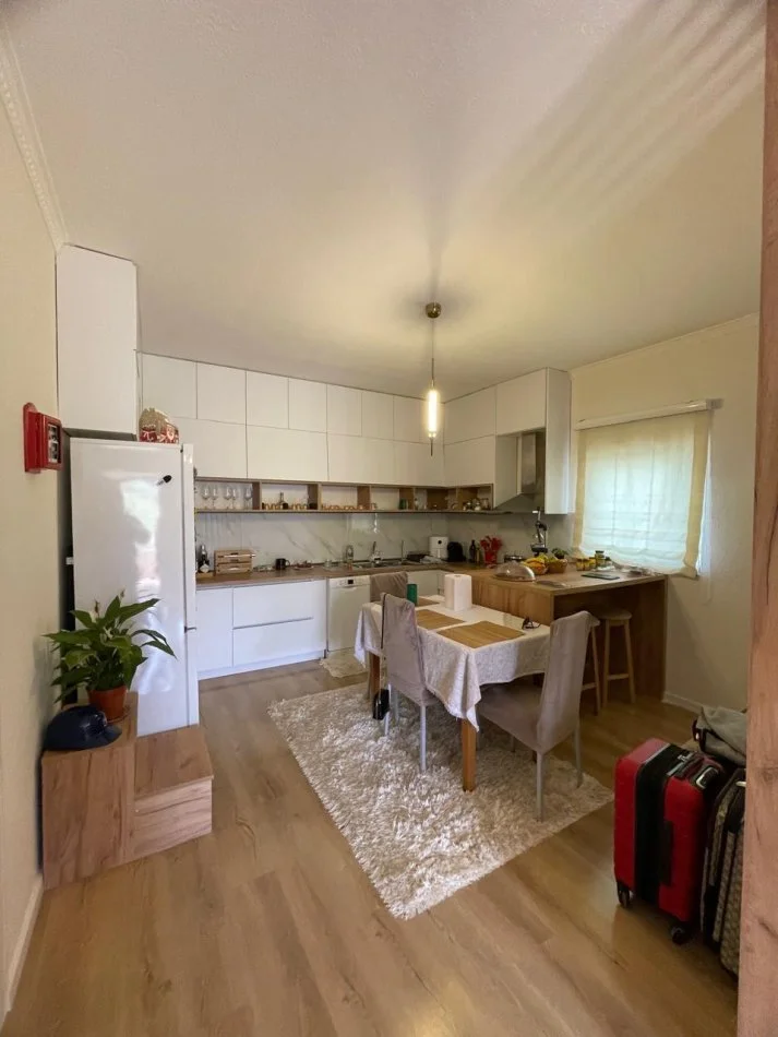 Tirane, shitet shtepi 3 Katshe , 300 m² 350,000 € (shkoze)