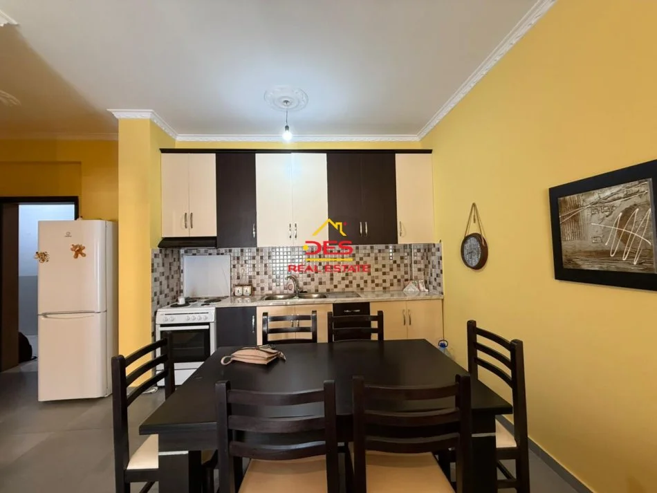 Vlore, jepet me qera apartament 1+1+Ballkon Kati 3, 70 m² 450 € (Rruga murat Tërbaçi)