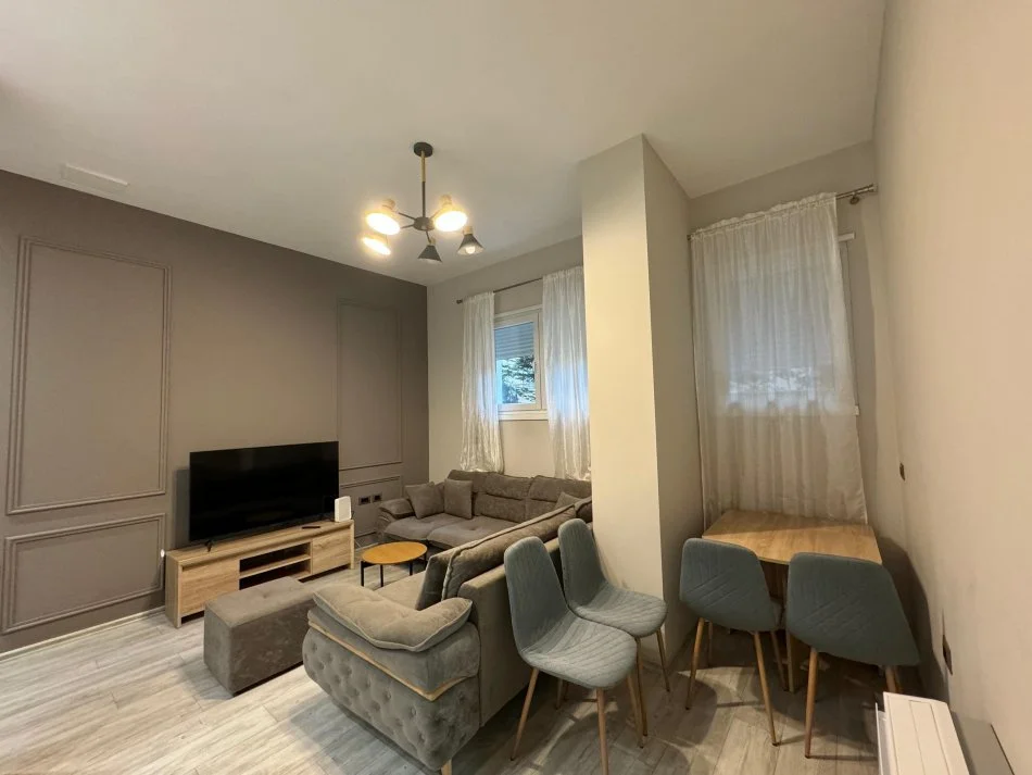 Tirane, jepet me qera apartament 2+1 Kati 1, 90 m² 550 € (LIQENI I THATE)