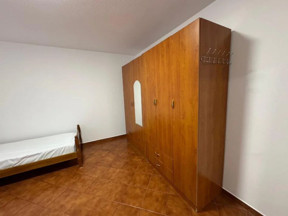 Tirane, jepet me qera apartament 1+1 Kati 1, 55 m² 410 € (Rruga "Pjeter Budi")