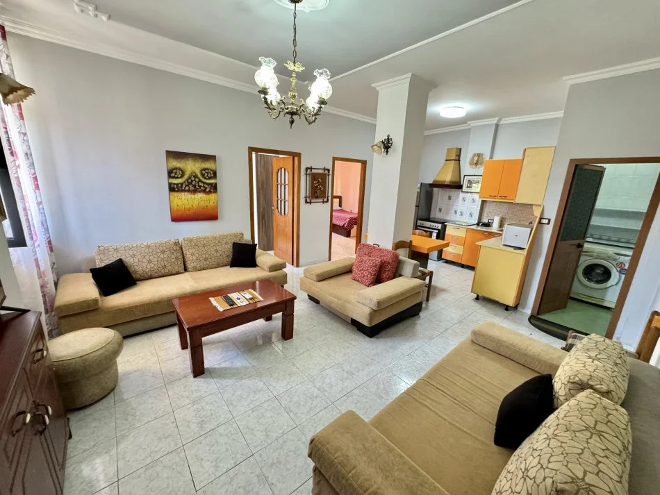 Tirane, jepet me qera apartament 2+1+Ballkon Kati 2, 100 m² 550 € (Rruga e Durresit)