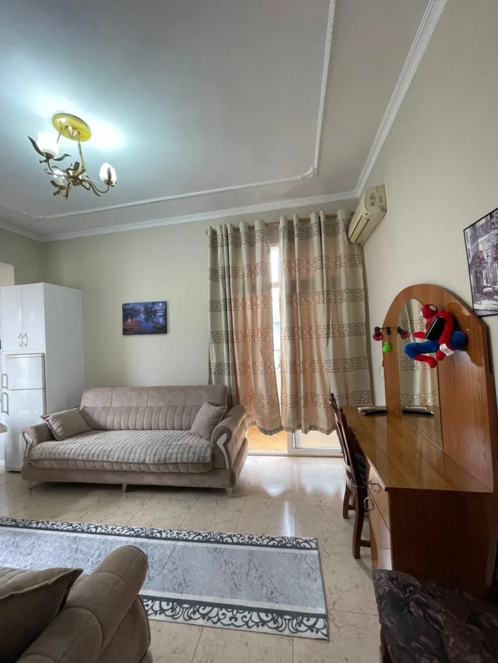 Tirane, jepet me qera 2+1 Kati 3, 85 m² 700 € (Prane Universitetit Ufo)