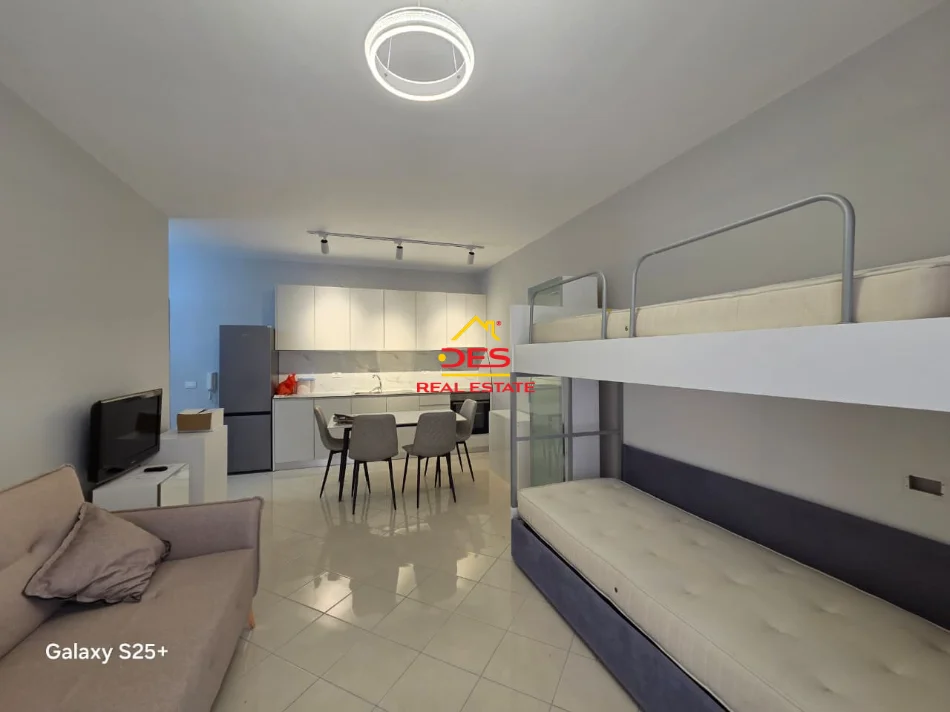 Vlore, jepet me qera apartament 1+1+Ballkon Kati 1, 70 m² 450 € (Rruga Aleksandër Moisu)