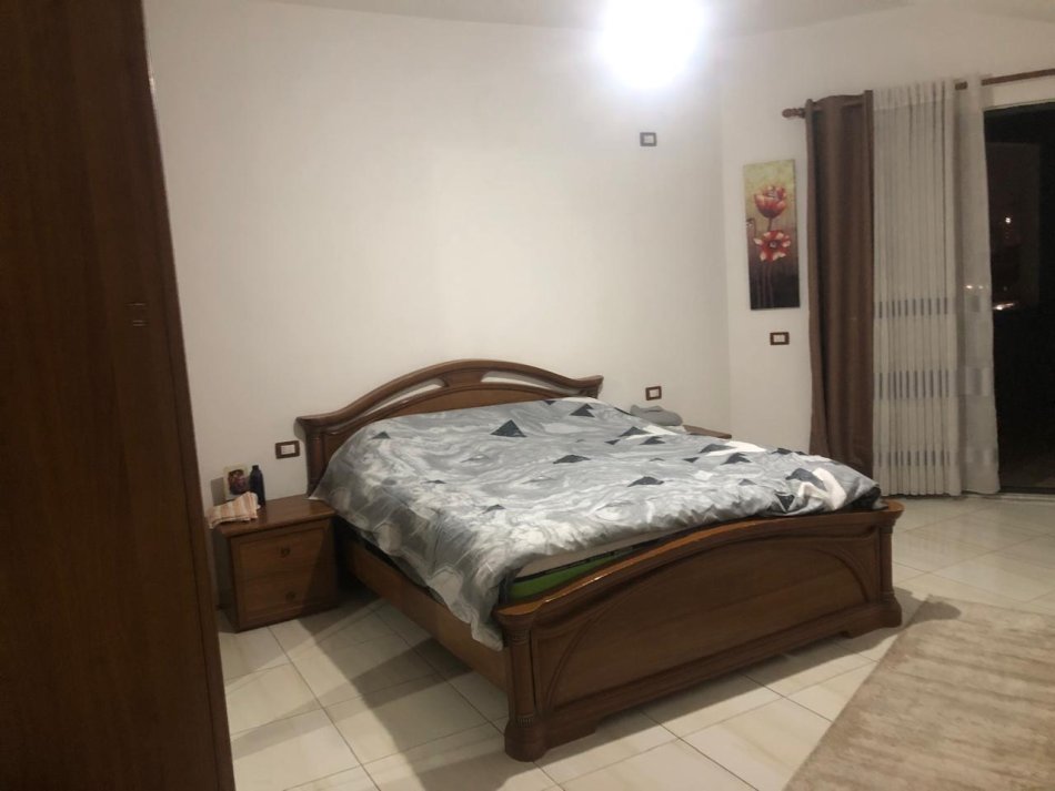 Tirane, jepet me qera apartament 2+1 Kati 2, 115 m² 450 € (Rruga Teodor Keko)