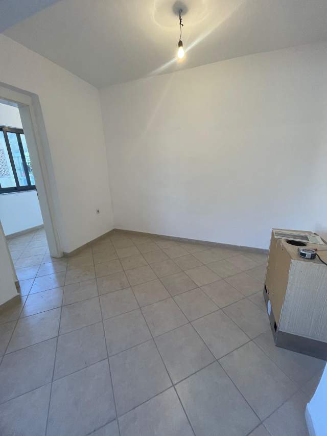 Tirane, shitet apartament 2+1+BLK Kati 5, 89 m²  (pazari i ri)