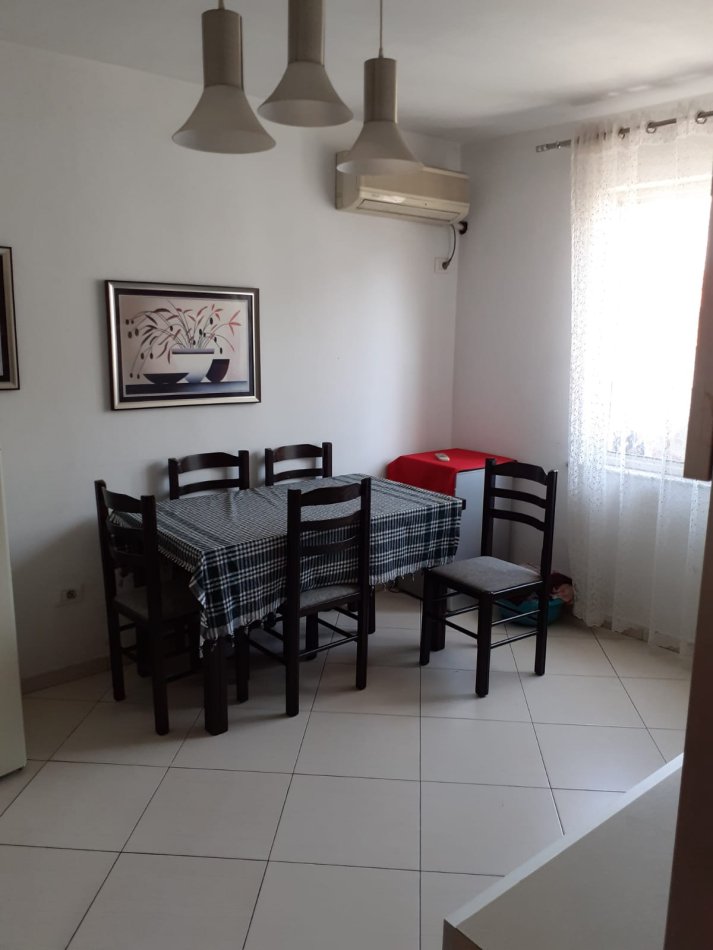 Tirane, jepet me qera apartament duplex 2+1 Kati 4, 80 m² 600 € (Bulevardi Gjergj Fishta)