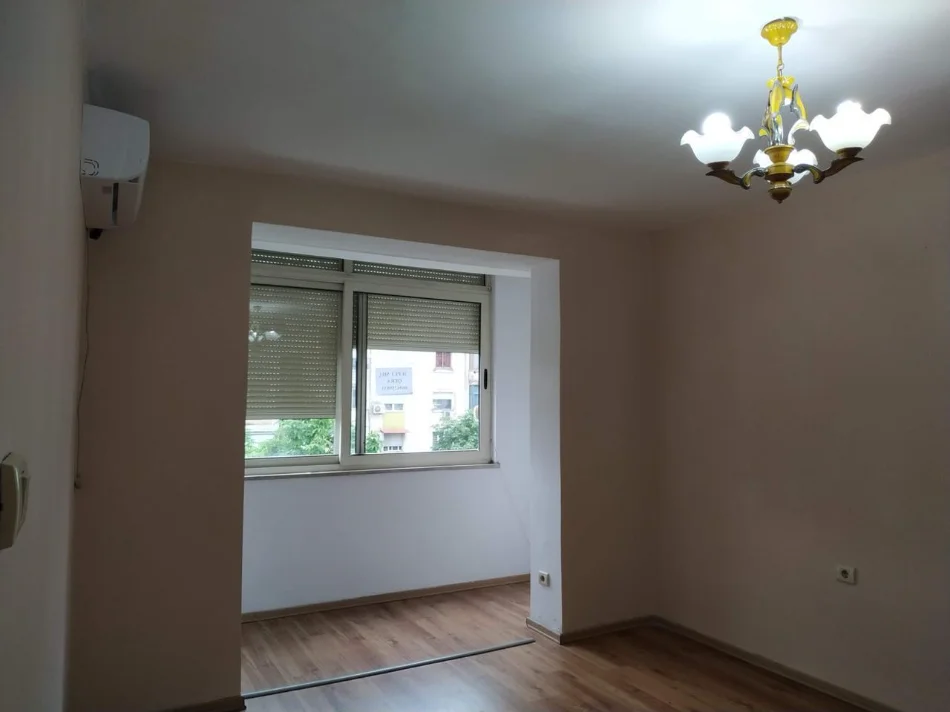 Tirane, jepet me qera apartament 1+1 Kati 2, 50 m² 500 € (Rruga Muhamet Gjollesha)