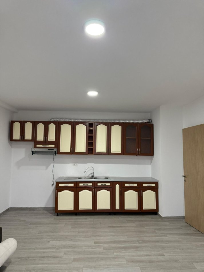 Tirane, jepet me qera apartament 2+1 Kati 5, 94 m² 350 € (Rr 5 Maji)