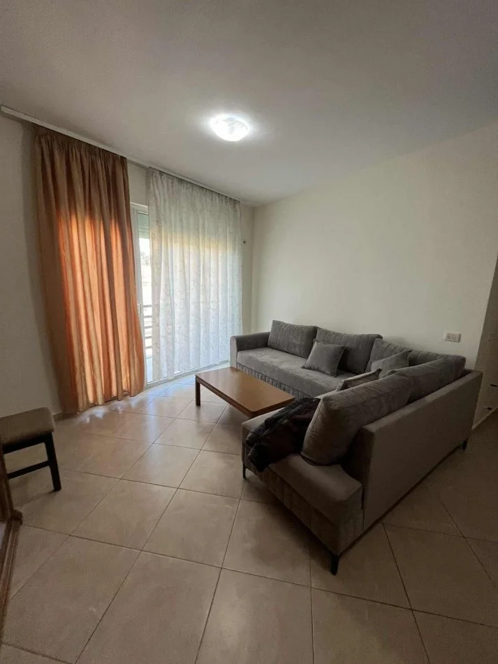 Tirane, jepet me qera apartament 2+1 Kati 6, 100 m² 600 € (Rruga e Kavajes)