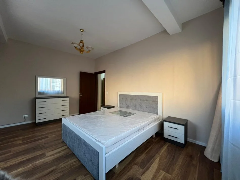 Tirane, jepet me qera apartament 2+1 Kati 3, 103 m² 800 € (myslym shyri)