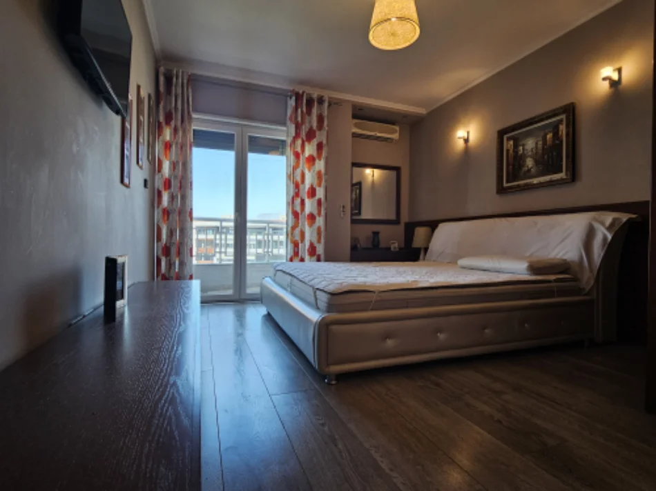 Tirane, shitet apartament 3+1 Kati 8, 140 m² 290.000 € 