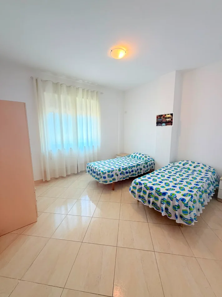 Durres, jepet me qera 3+1+Ballkon Kati 3, 160 m² 600 € (Rruga Egnatia,Durres)
