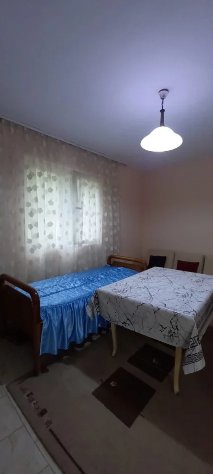 Tirane, jepet me qera shtepi 1 Katshe , 400 € (Prane Postes Selite)