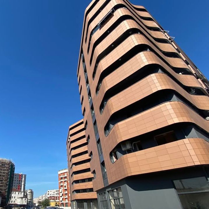 Tirane, jepet me qera zyre Kati 3, 86 m² 350 € (Unaza e Re)