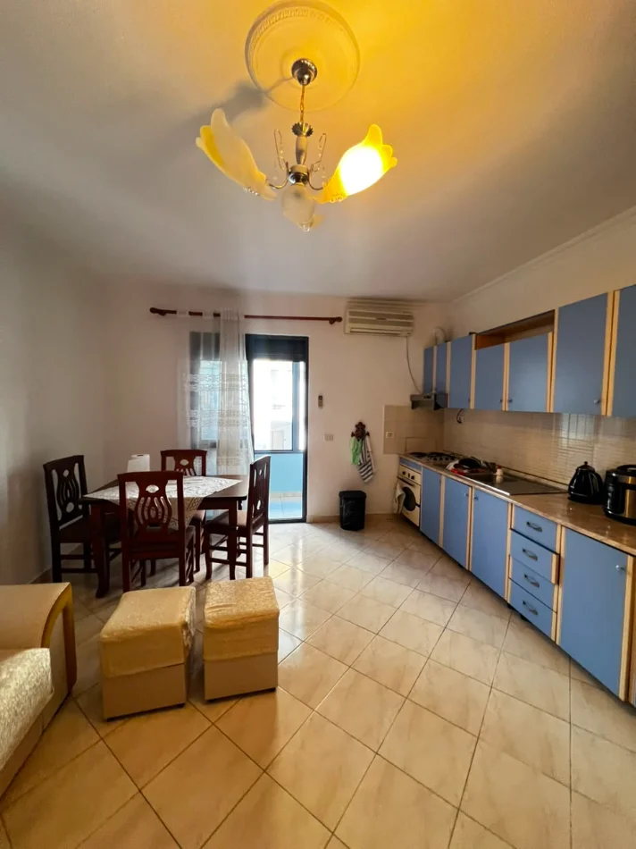 Durres, jepet me qera apartament 2+1+Ballkon Kati 2, 104 m² 500 € (Royal G Hotel,Plazh,Durres)
