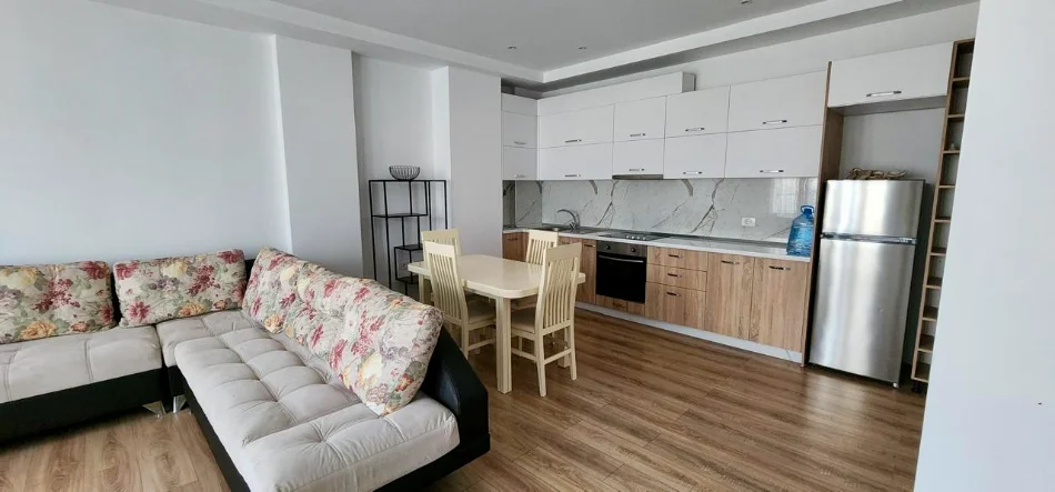 Tirane, jepet me qera apartament 2+1+Aneks+Ballkon Kati 8, 100 m² 650 € (21 Dhjetori te Kontakti)