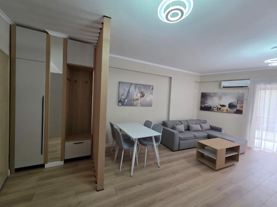 Tirane, shitet apartament 2+1+Ballkon Kati 1, 87 m² 188.000 € (Rruga Muzaket)