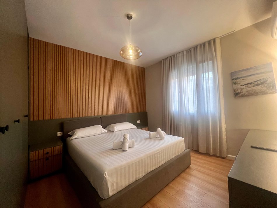 Tirane, jepet me qera apartament 2+1+Ballkon Kati 3, 80 m² 700 € (Pazari i Ri - Tiranë)