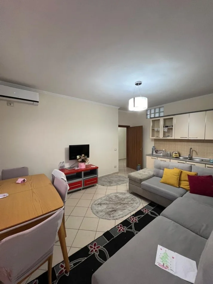 Durres, jepet me qera apartament 2+1+Ballkon Kati 8, 80 m² 300 € 