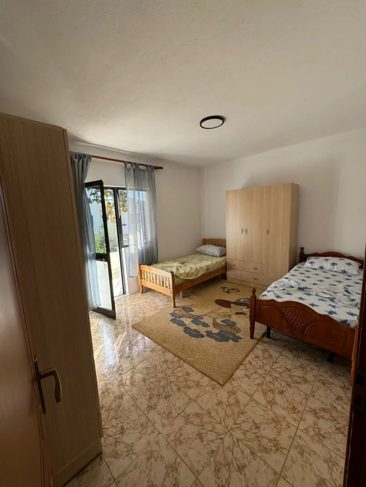 Tirane, jepet me qera apartament 3+1 Kati 2, 100 m² 550 € (Pjeter Budi)