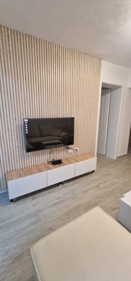 Tirane, jepet me qera apartament 2+1 Kati 1, 75 m² 500 € (rruga e Durresit)