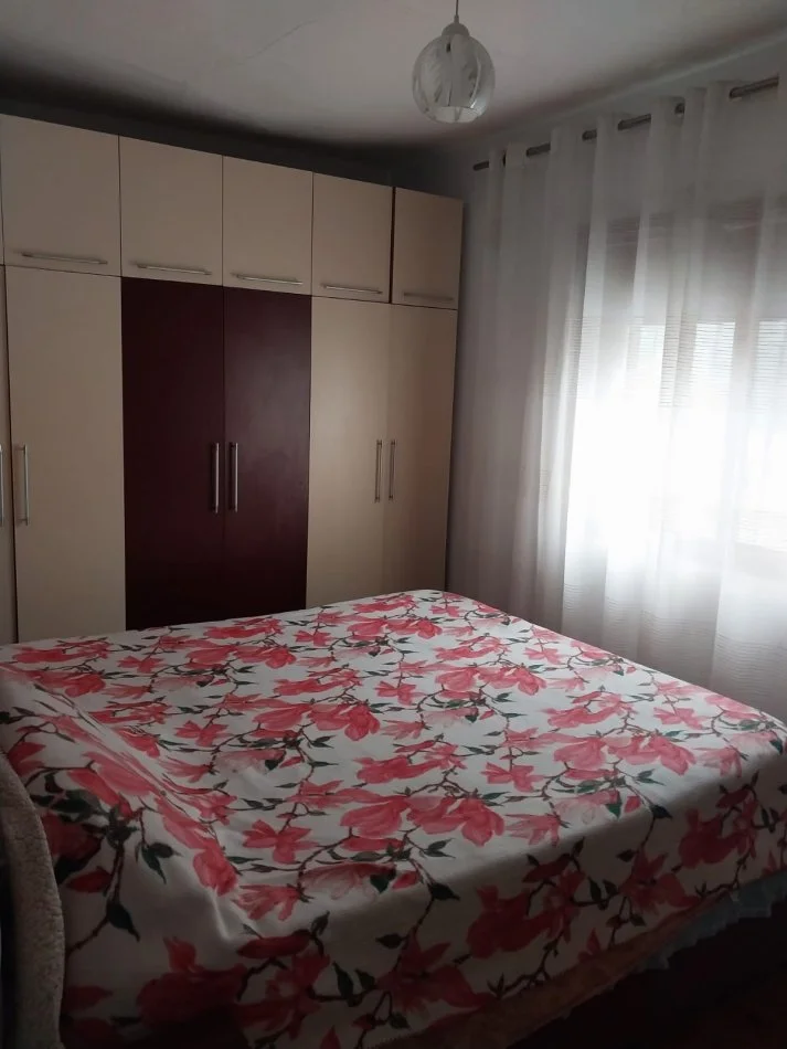 Tirane, jepet me qera apartament 1+1 Kati 2, 50 m² 230 € (Rruga Luzi)