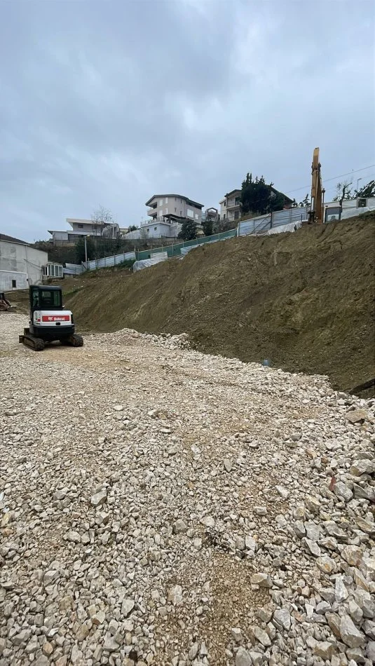 Tirane, shitet apartament 2+1+Ballkon Kati 6, 140.000 € 