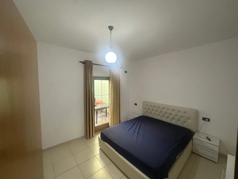 Tirane, jepet me qera apartament 1+1+Ballkon Kati 1, 60 m² 450 € (qender)