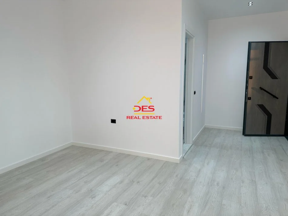 Vlore, shitet apartament 2+1+Ballkon Kati 1, 108 m² 355.000 € (Rruga Murat Tërbaçi)