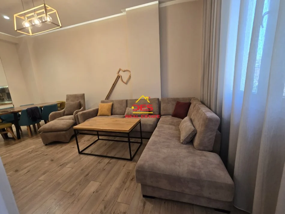 Tirane, shitet apartament 2+1+Ballkon Kati 2, 103 m² 155.000 €