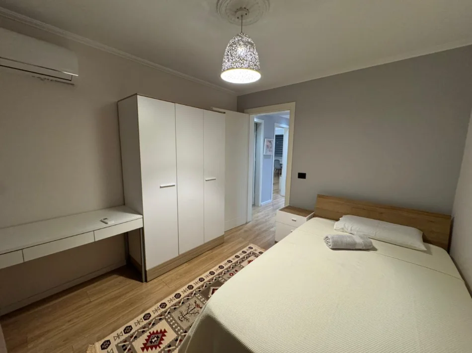 Tirane, shitet apartament 2+1+Ballkon Kati 2, 84 m² 252.000 € (Rruga Mine Peza)