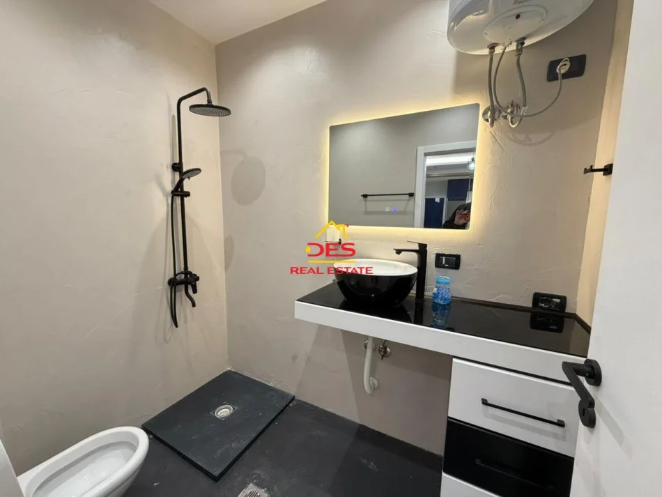 Vlore, shitet apartament 1+1+Ballkon Kati 3, 75 m² 158.000 € (Rruga Dhimitër Konomi)
