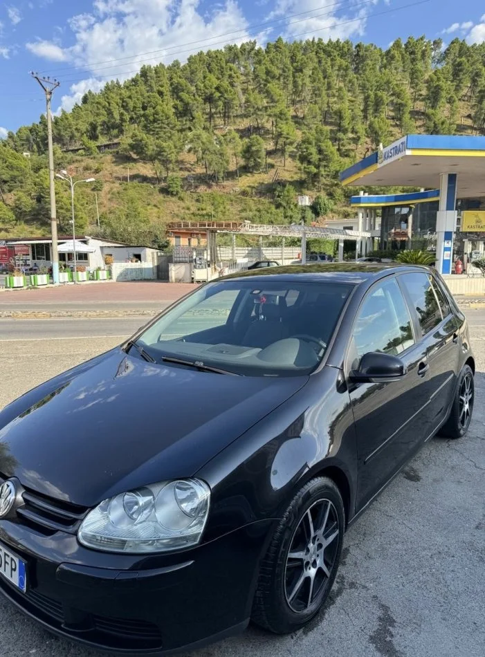 Tirane, shitet makine Golf 6 me letra Nafte, e zeze manuale 3.500 €