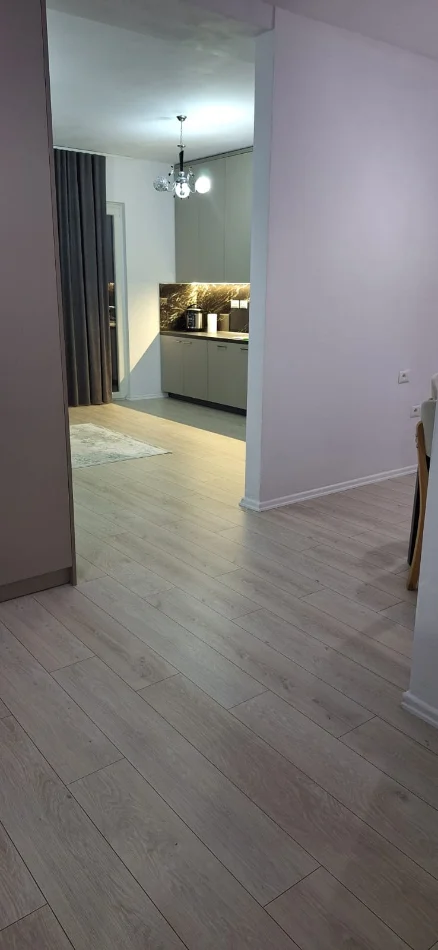 Tirane, jepet me qera apartament 2+1+Ballkon , 100 m² 650 € (Prane Green City, Tirane)