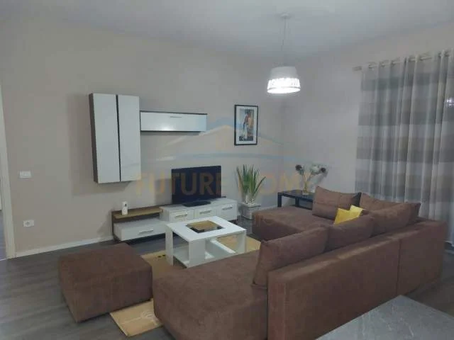 Tirane, jap me qera apartament Kati 8, 118 m² 800 Euro (Rruga e Kavajes)