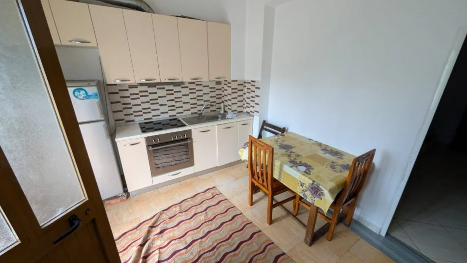Tirane, jepet me qera apartament 1+1+Ballkon Kati 1, 60 m² 290 € (Don Bosko)