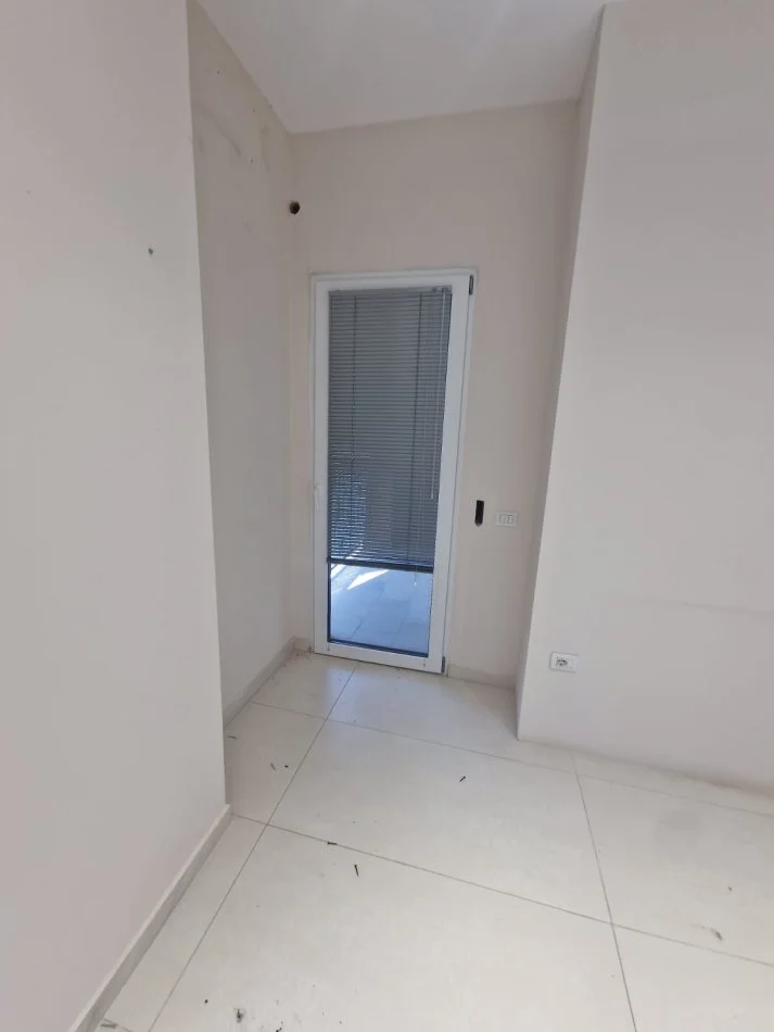 Tirane, jepet me qera zyre Kati 1, 80 m² 600 € (ASTIR KOMPLAKSI JOLLA)