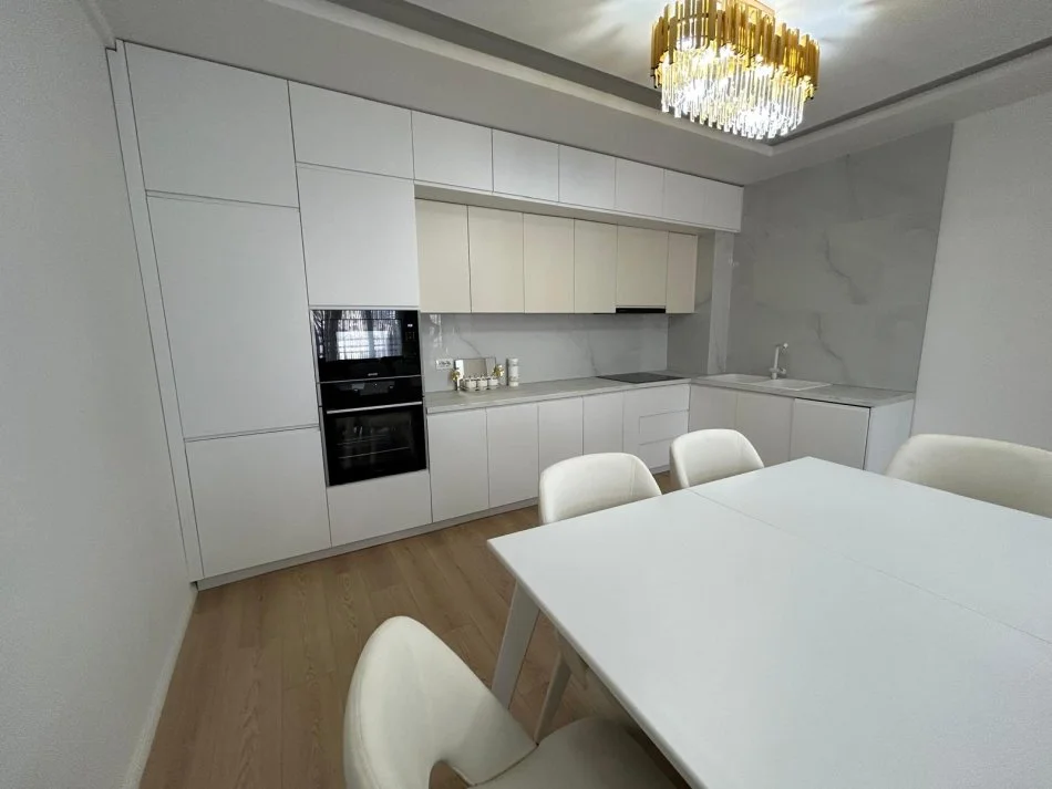 Tirane, jepet me qera apartament 2+1 Kati 6, 110 m² 900 € (Dritan Hoxha)