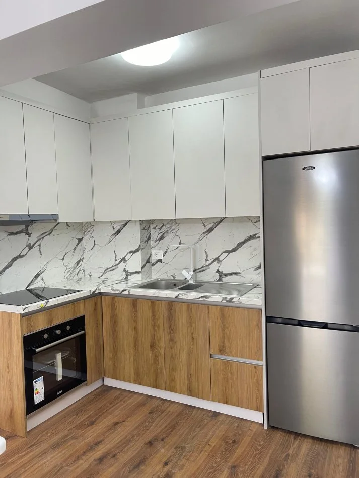 Tirane, jepet me qera apartament 1+1+Ballkon+ Post Parkimi, Kati 2, 91 m² 600 € (Rezidenca Kodra e Diellit 2)