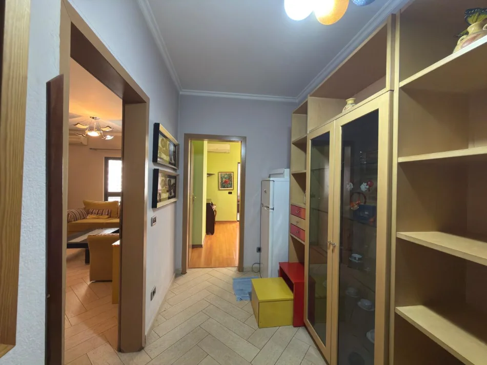 Tirane, shitet apartament 1+1+Ballkon Kati 2, 78 m² 179.000 € (Pazari i ri)