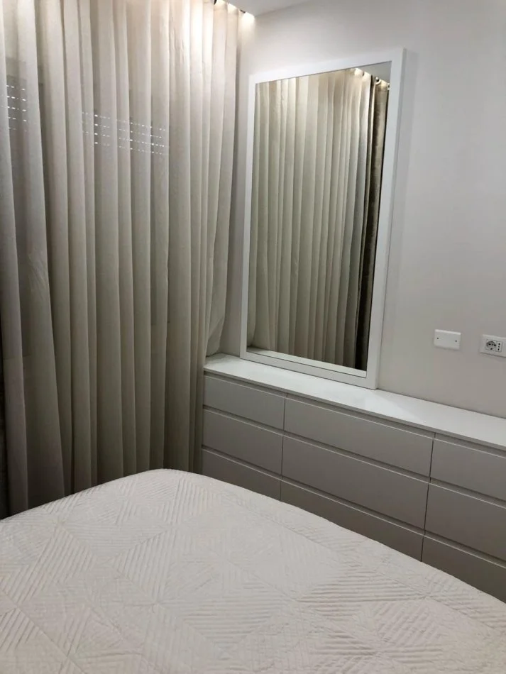 Tirane, jepet me qera apartament 1+1+Ballkon Kati 3, 60 m² 550 € (Ali demi)