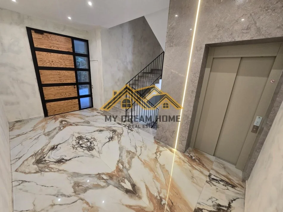 Durres, shitet apartament 2+1 Kati 3, 138 m² 345.000 € (CURRILA)