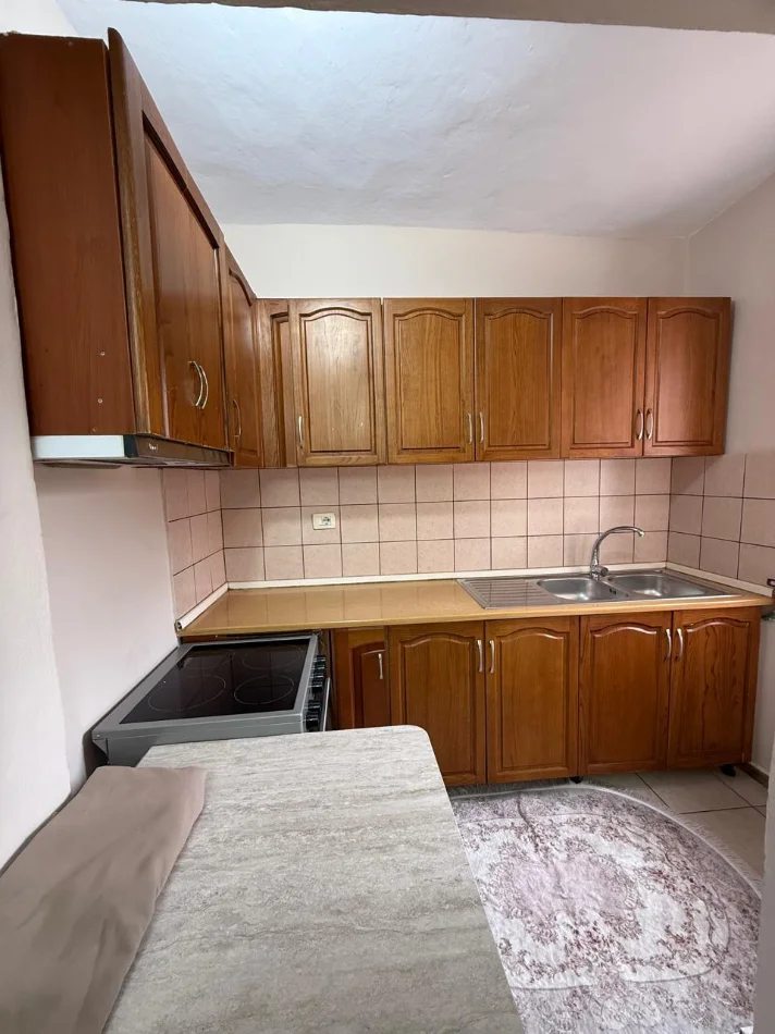 Tirane, jepet me qera apartament 1+1 Kati 3, 65 m² 550 € 