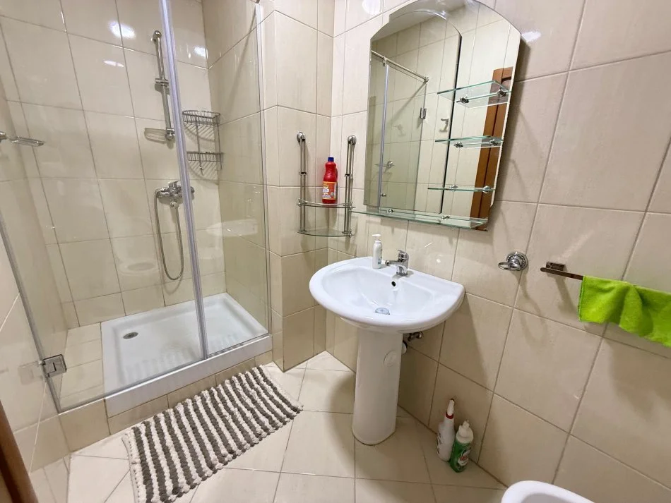 Tirane, jepet me qera apartament 1+1 Kati 10, 57 m² 600 € (Perballe Ambasades Amerikane)