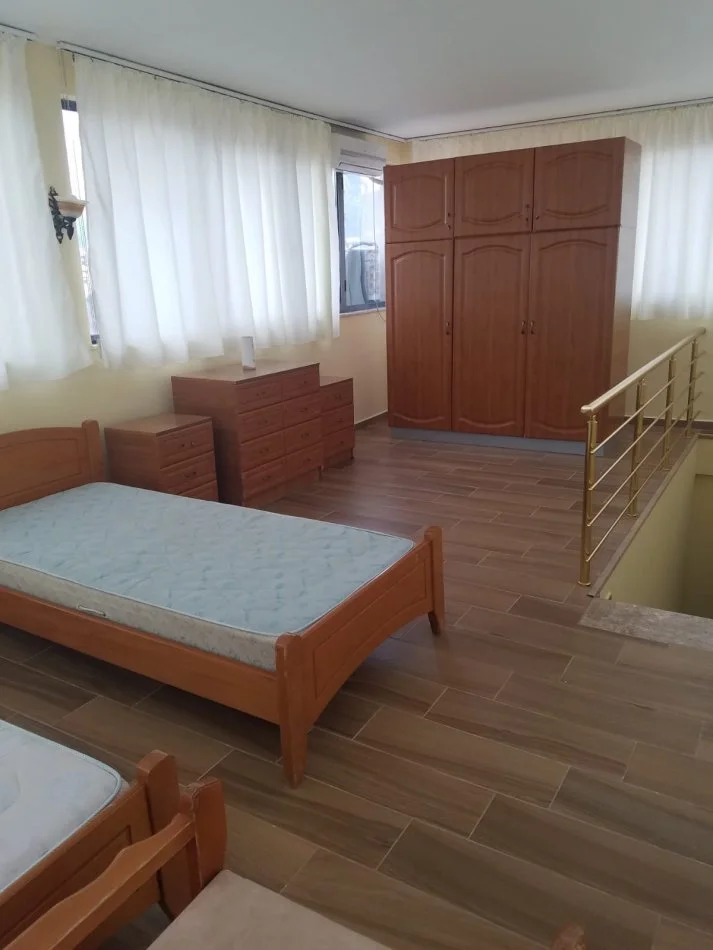 Tirane, jepet me qera apartament 1+1+Ballkon Kati 6, 65 m² 300 € (Ali Dem)
