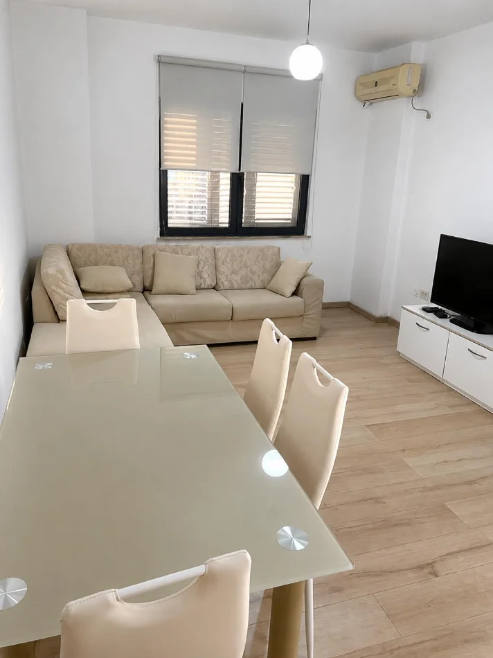Tirane, jepet me qera apartament 1+1+Aneks+Ballkon Kati 4, 65 m² 500 € (ish stacioni i trenit)
