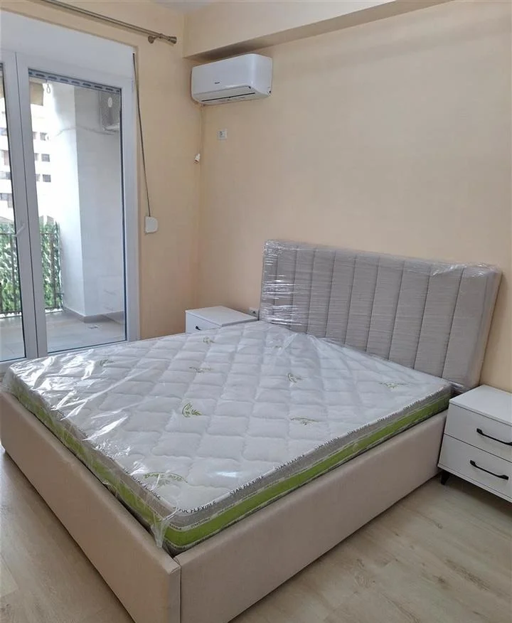 Tirane, jepet me qera apartament 2+1+Ballkon Kati 2, 120 m² 500 € (rruga 5 Maj)