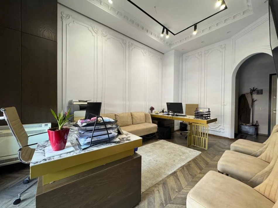 Tirane, jap me qera zyre Kati 7, 55 m² 650 € (Golden Park Residence)