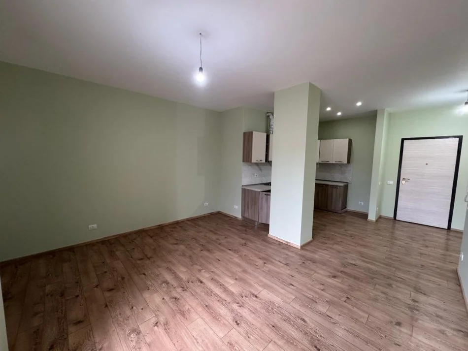 Tirane, jepet me qera apartament 1+1 Kati 4, 65 m² 400 € (Liqeni i Thate)